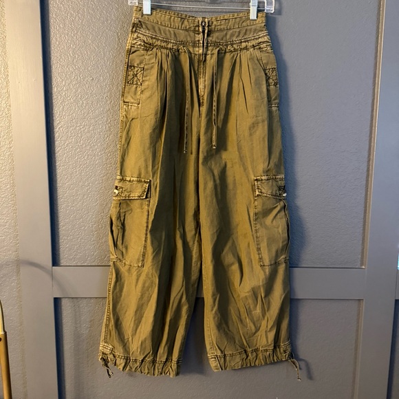 FREE PEOPLE • Fly away parachute pants - olive green - size 0 - Picture 5 of 10